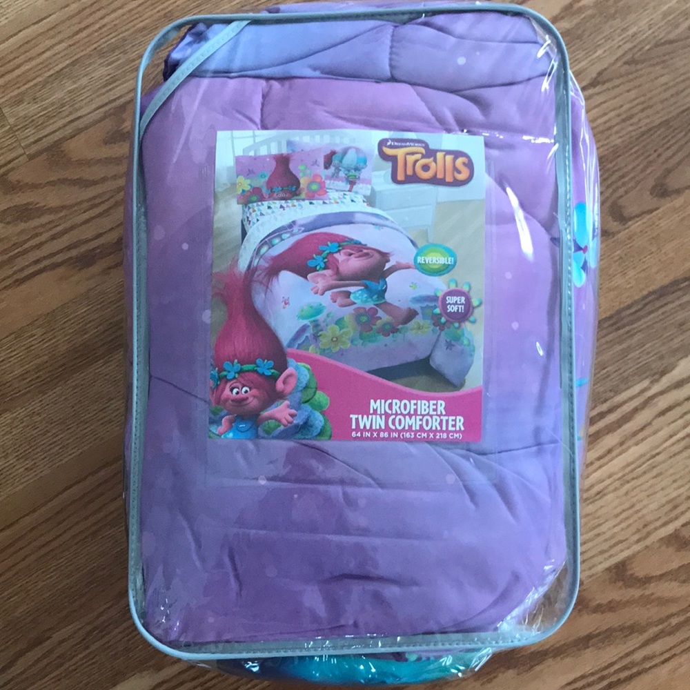 New DreamWorks Trolls Microfiber Twin Comforter